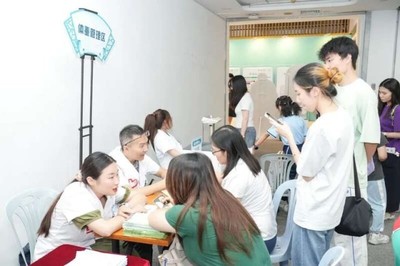 青年夜校送健康，中医药养生夜市点亮千年商圈